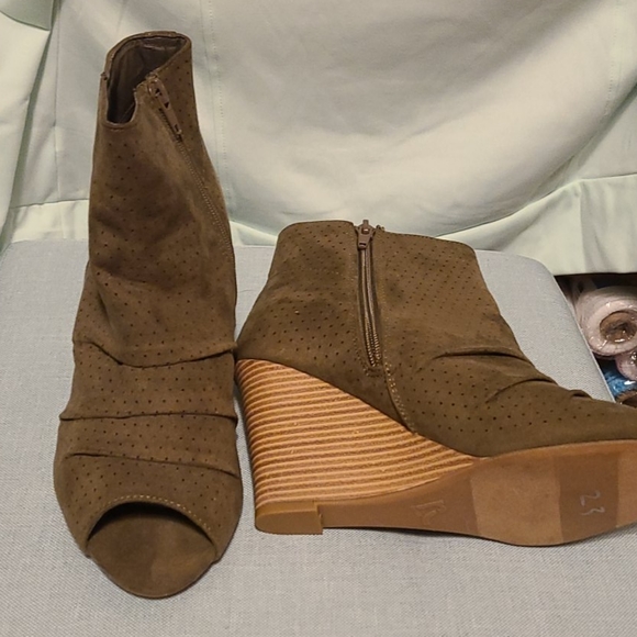 heels 👠 - Picture 3 of 3